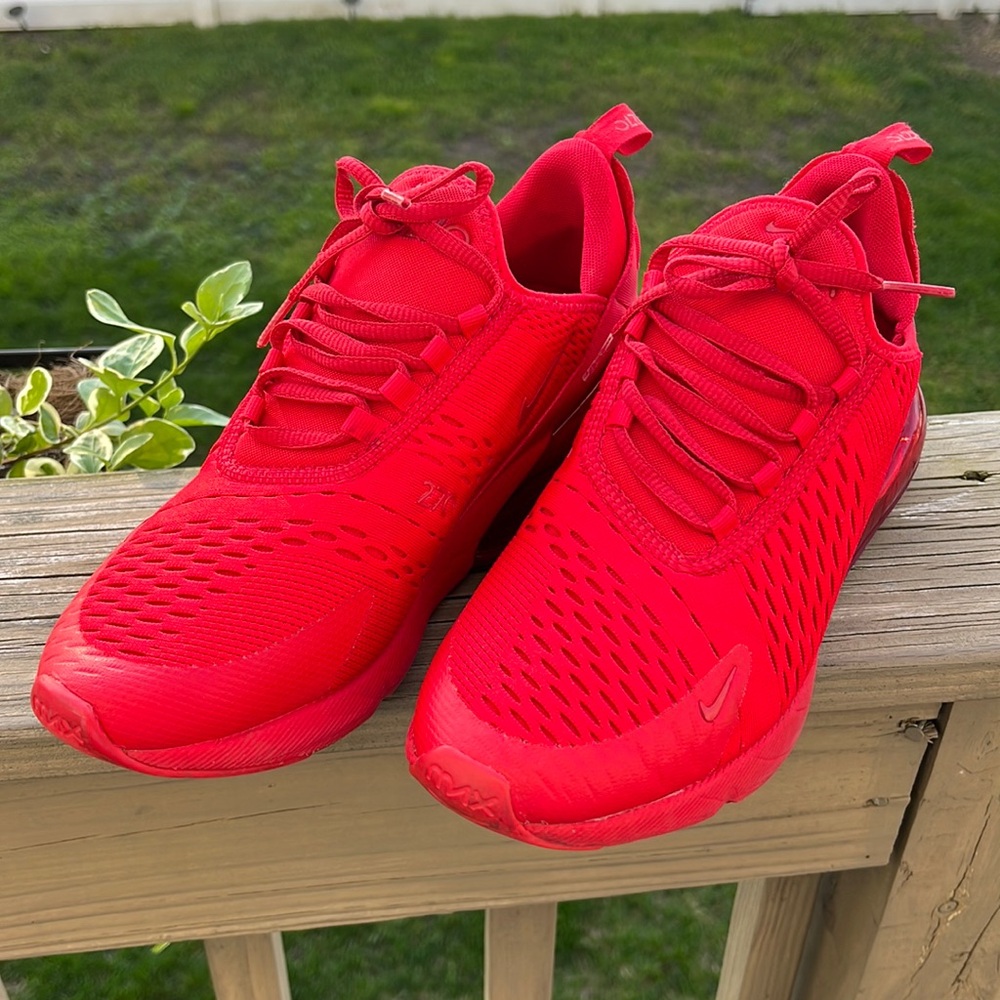 NIKE 270 AIR MAX SZ.7Y